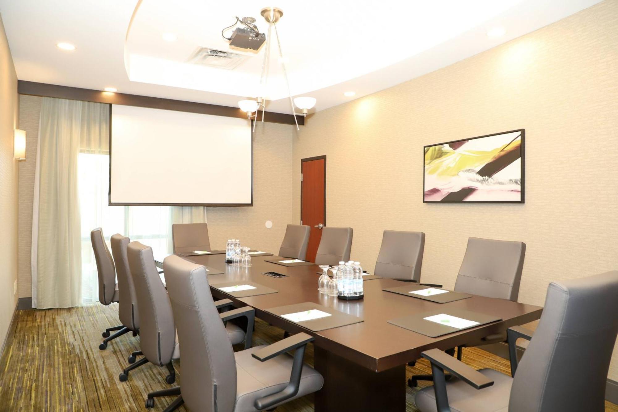 Courtyard By Marriott Toronto Hotel 3*