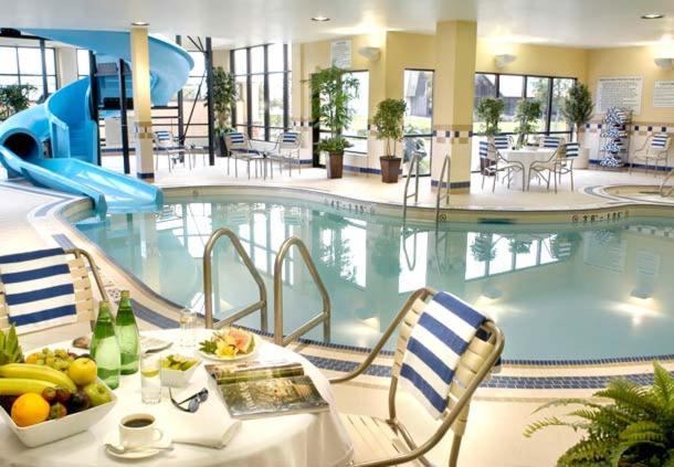 Courtyard By Marriott Toronto Hotel