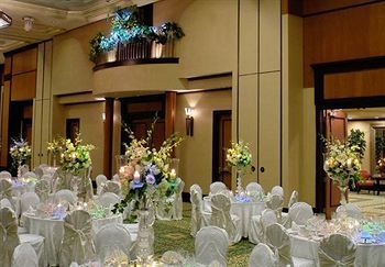 Hotel Courtyard By Marriott Toronto 3*